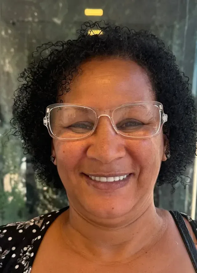 Maria Cristina — próteses fixas na Zafinne Odontologia